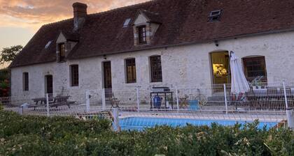 Maison de Vacances Familiale Avec Piscine au Coeur du Perche - 10 Personnes