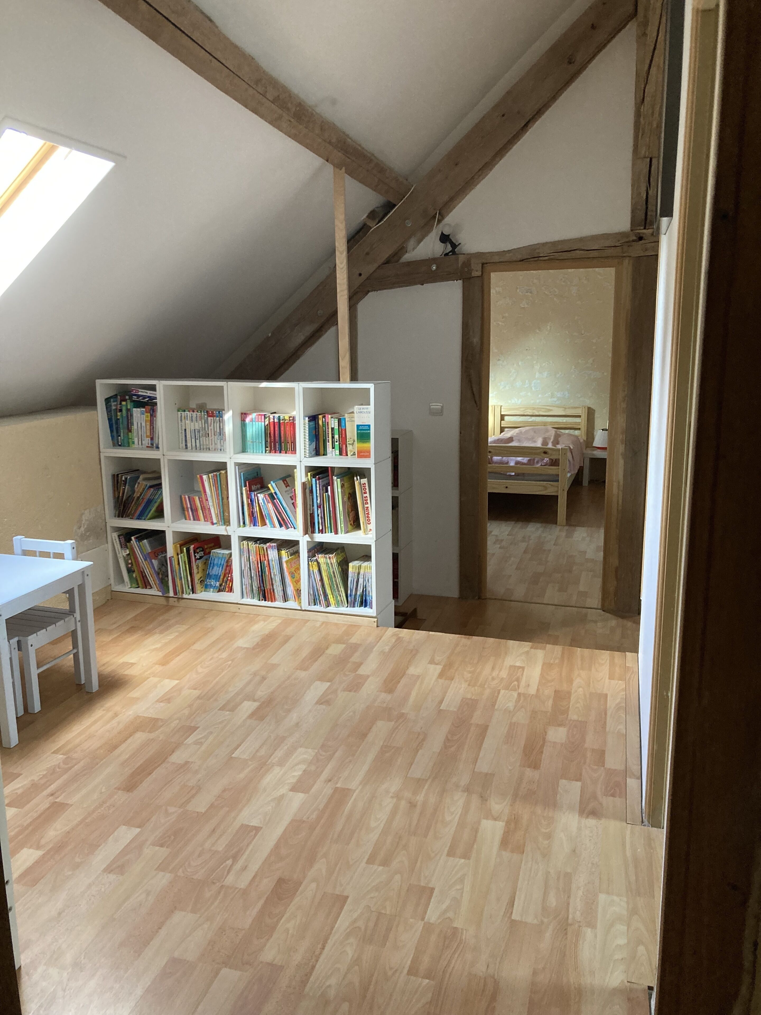 5 slaapkamers, een bureau, een strijkplank/strijkijzer, gratis wifi