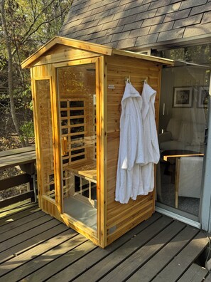 Property grounds - The Chic Chalet (Wright City)