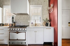 Micro-ondas, fogão, cooktop, lava-louças