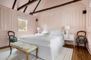 3 makuuhuonetta, silitysrauta/-lauta, ilmainen Wi-Fi, vuodevaatteet