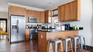 Refrigerador, microondas, horno, placa de cocina