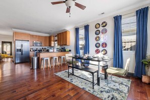 Dining - 3 Bedroom Home - 10 Min. to Downtown (North Charleston)