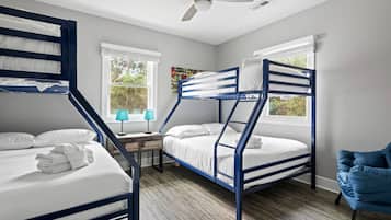 5 bedrooms, desk, iron/ironing board, travel cot