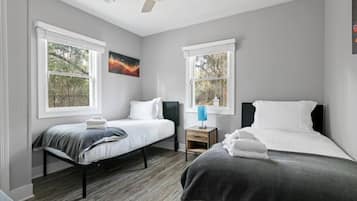 5 bedrooms, desk, iron/ironing board, travel cot
