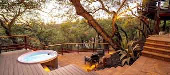 Sonoma Gem! Modern. Serene. Wine Retreat w/ HOT TUB!