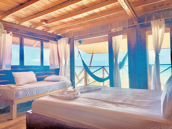 Habitación cuádruple Deluxe | Wifi gratis y ropa de cama