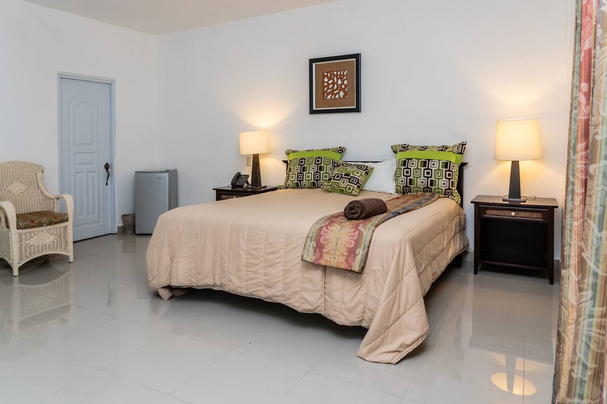 Business Quadruple Room | Egyptian cotton sheets, premium bedding, WiFi (free), bed sheets
