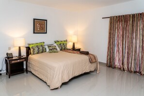 Business Quadruple Room | Egyptian cotton sheets, premium bedding, free WiFi, bed sheets - Hotel Cataleya Bavaro (Punta Cana)