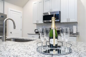 Fridge, microwave, oven, stovetop - Brand New 5 min to Disney - Flórida Experience - Summerville Resort (Kissimmee)