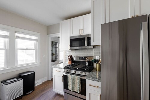 Modern 3BR Near Cleveland Clinic