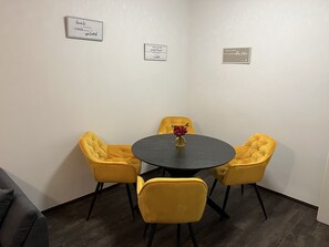 In-room dining - Wohnung in Altstadtnaehe (Nuremberg)