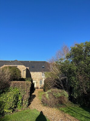 Exterior - Stylish barn conversion with beautiful countryside views. (Kingsbridge)