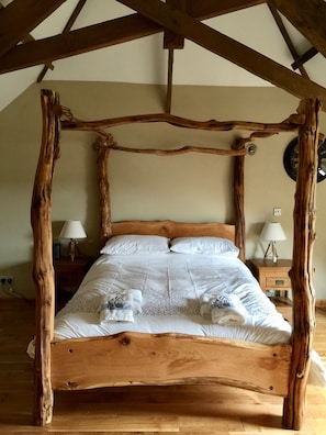 3 bedrooms, iron/ironing board, travel crib, free WiFi - Stylish barn conversion with beautiful countryside views. (Kingsbridge)