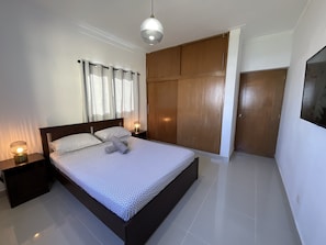 City Apartment, 3 Bedrooms, Balcony | 3 bedrooms, premium bedding, in-room safe, individually decorated