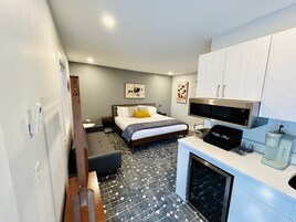 Frigobar, microondas, cafetera/tetera