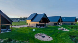 Exterior - Custer's Retreat - 2 BD Cabin (Custer)
