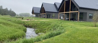 2 Custer's Retreat- 2 Bedroom Cabin - 2 Bedroom 2 Bath Cabin