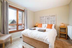 3 bedrooms, iron/ironing board, travel cot, WiFi