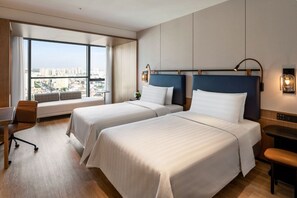 Twin Room (JEN Cozy) | Down comforters, Tempur-Pedic beds, minibar, in-room safe