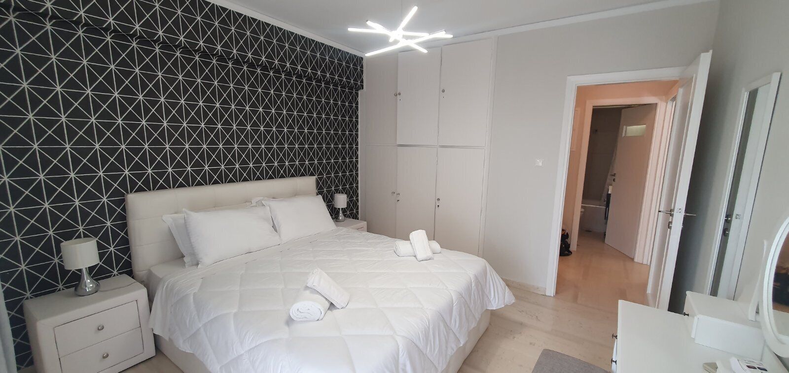 1 habitación, tabla de planchar con plancha, wifi y ropa de cama 