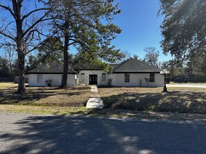 Exterior - Spacious 5 bedroom home in Bridge City (Bridge City)