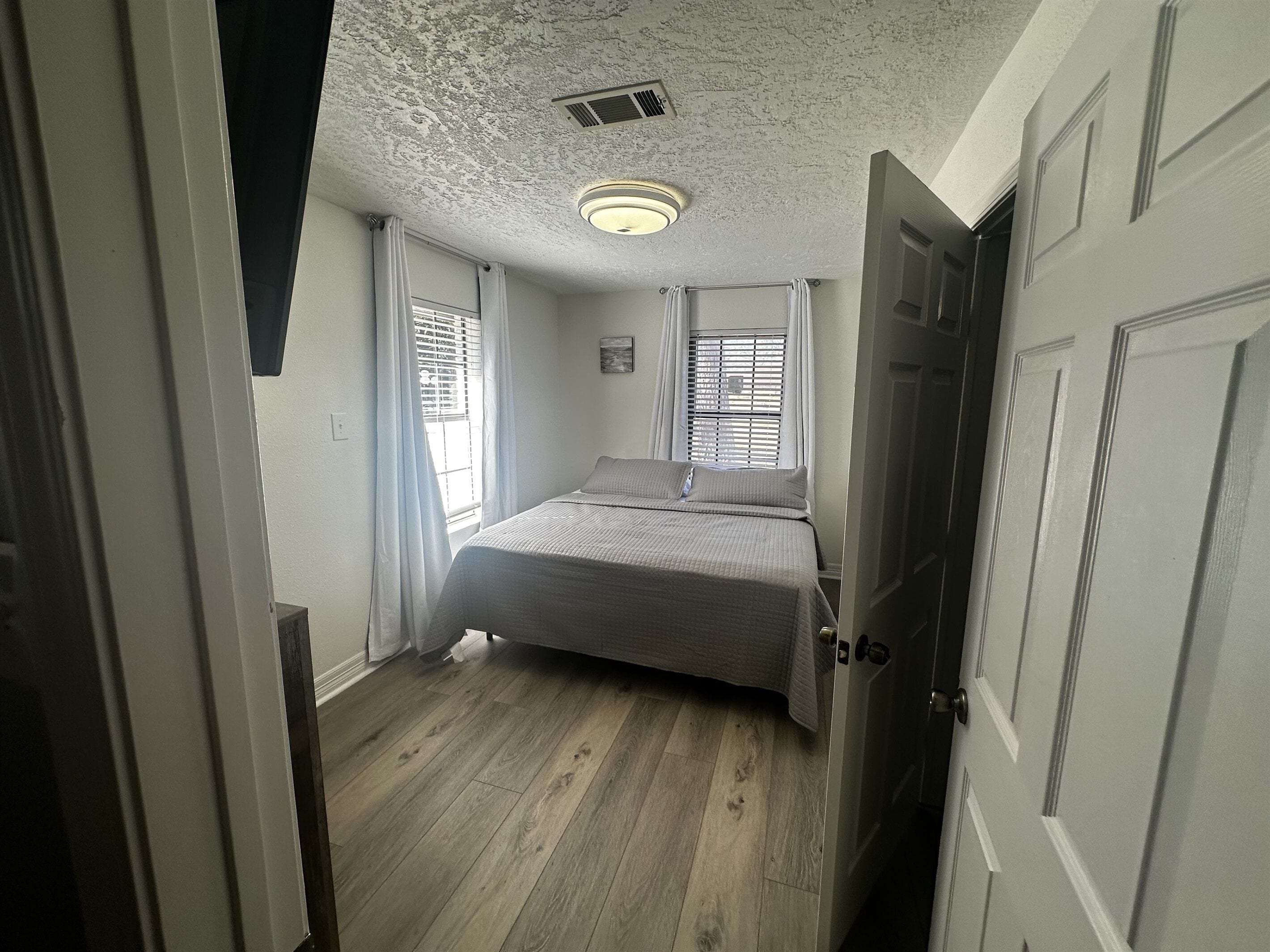 5 bedrooms, iron/ironing board, travel crib, free WiFi