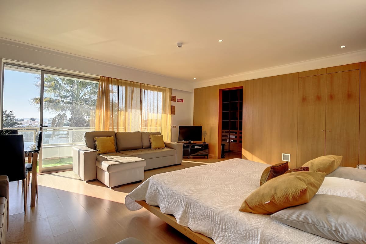 1 bedroom, premium bedding, minibar, desk