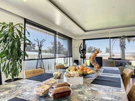 包含每日自助早餐