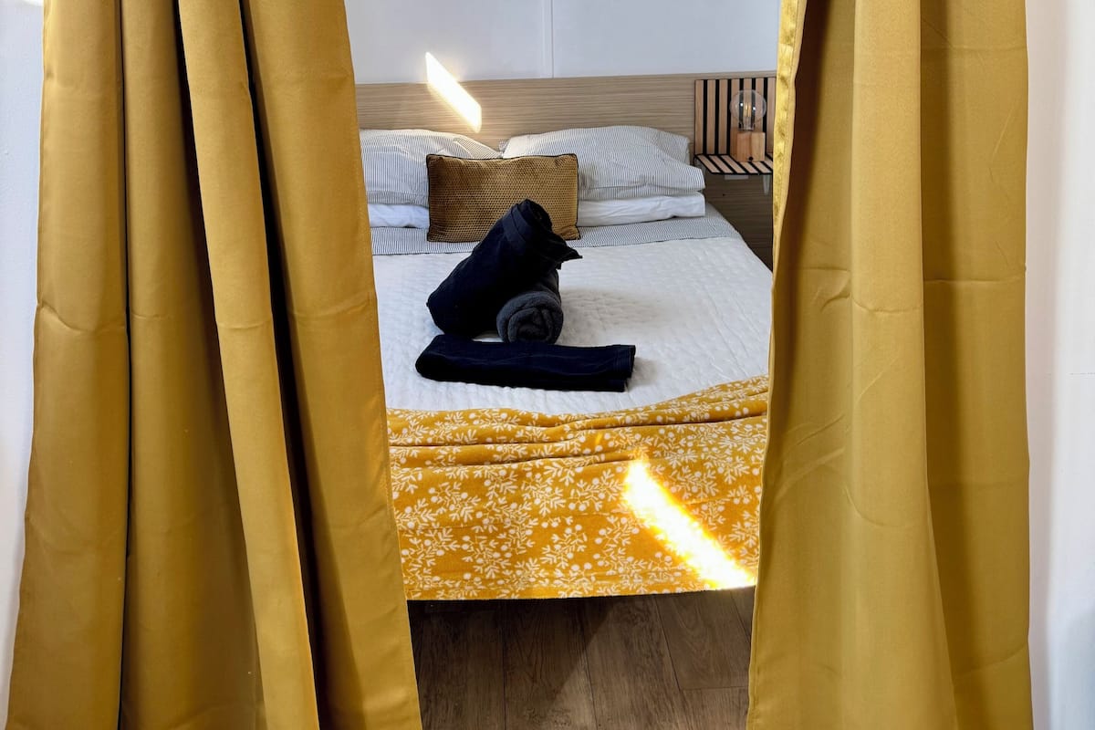 1 bedroom, premium bedding, minibar, desk