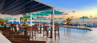 A MUST STAY FOR SPRING BREAK!  Perfect location, beach, pool, nite life! FUN FUN