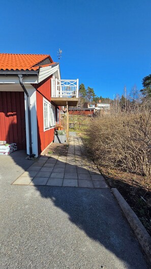 Property grounds - Attic Floor With Views Over Fields and sea (Stockholms län)