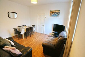 TV - 3X Parking Opposite Park Walk To Salford Uni - Pass the Keys (Salford)