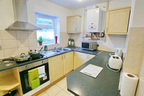 Refrigerador, microondas, horno y lavavajillas