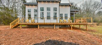 The Tiny Pickleball Mansion at Lake Hartwell