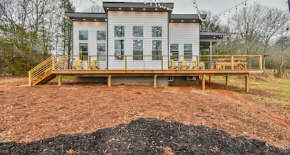 The Tiny Pickleball Mansion at Lake Hartwell