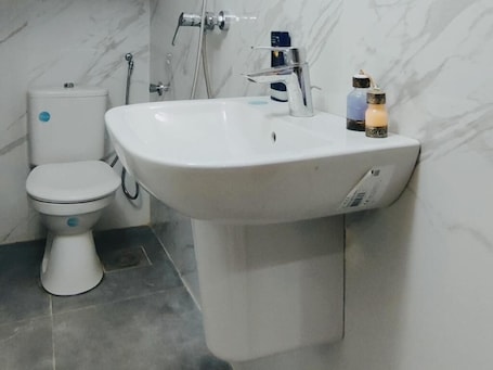 Haartrockner, Handtücher, Seife, Toilettenpapier. Mixed Dormitory Room - Surf Camp Tamraght