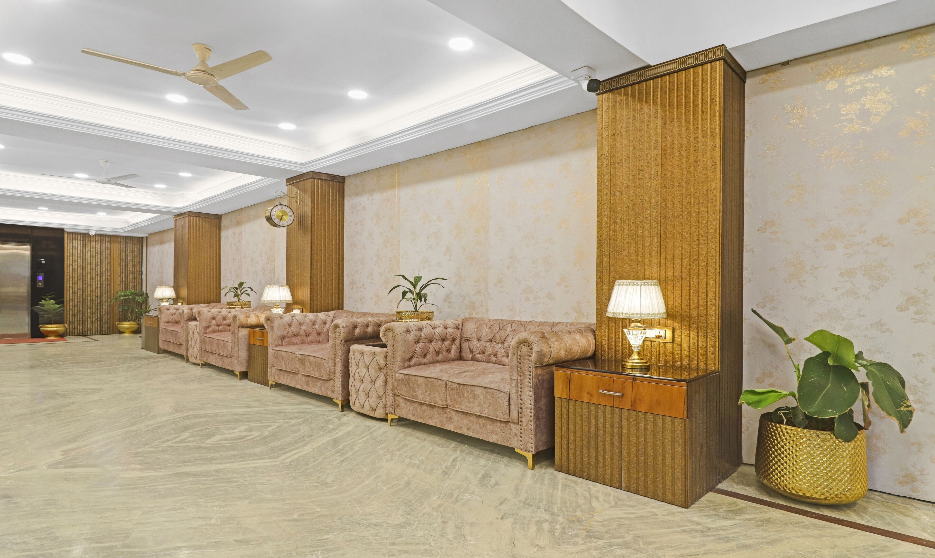 Quầy tiếp tân