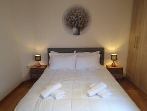 2 chambres, fer et planche à repasser, Wi-Fi, draps fournis