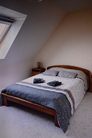 4 chambres, fer et planche à repasser, lit parapluie