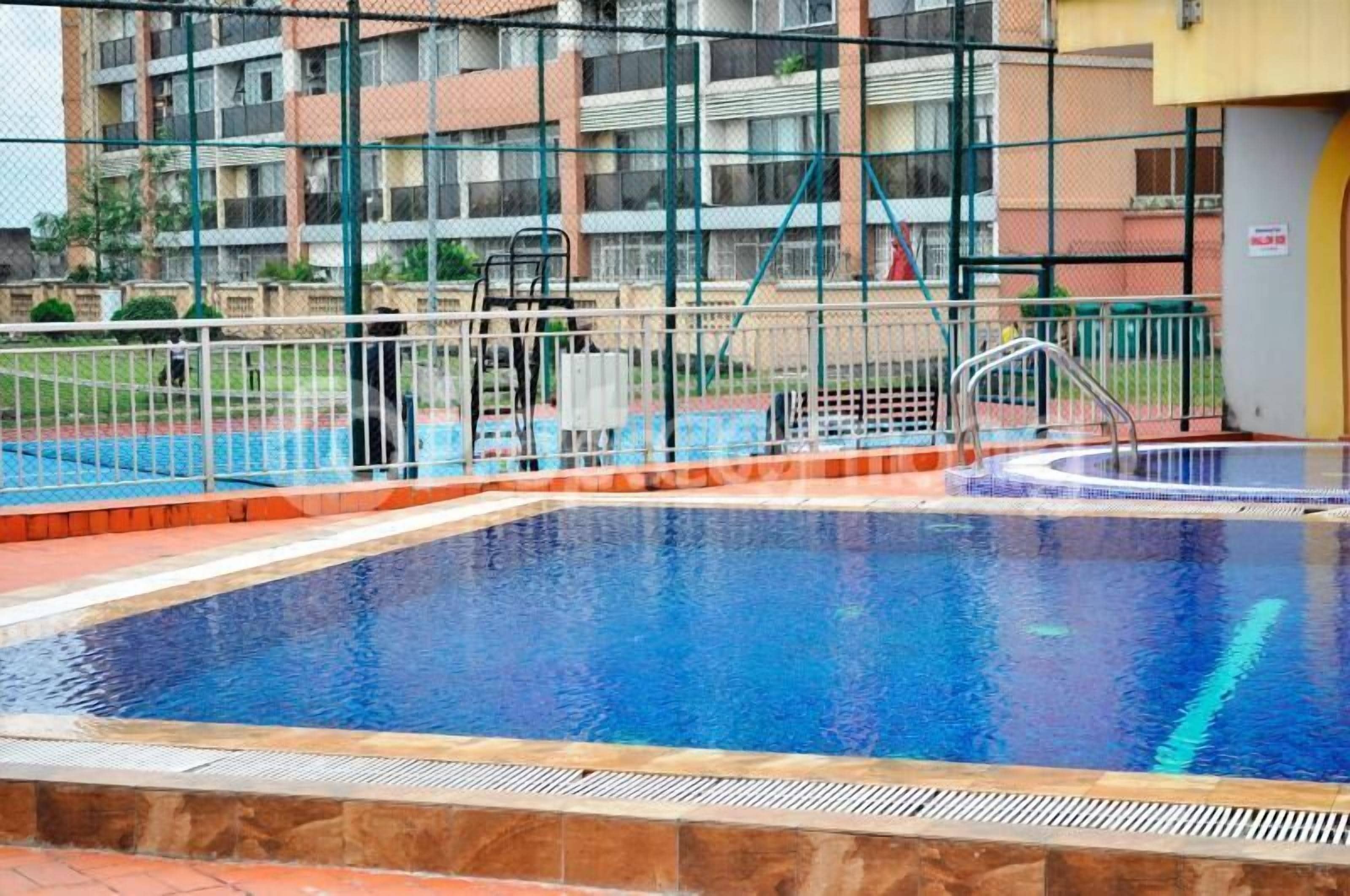 3 piscinas al aire libre