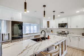 Fridge, microwave, stovetop, dishwasher - 3 Mi to Old Town: Home w/ Game Room in Scottsdale! (Scottsdale)