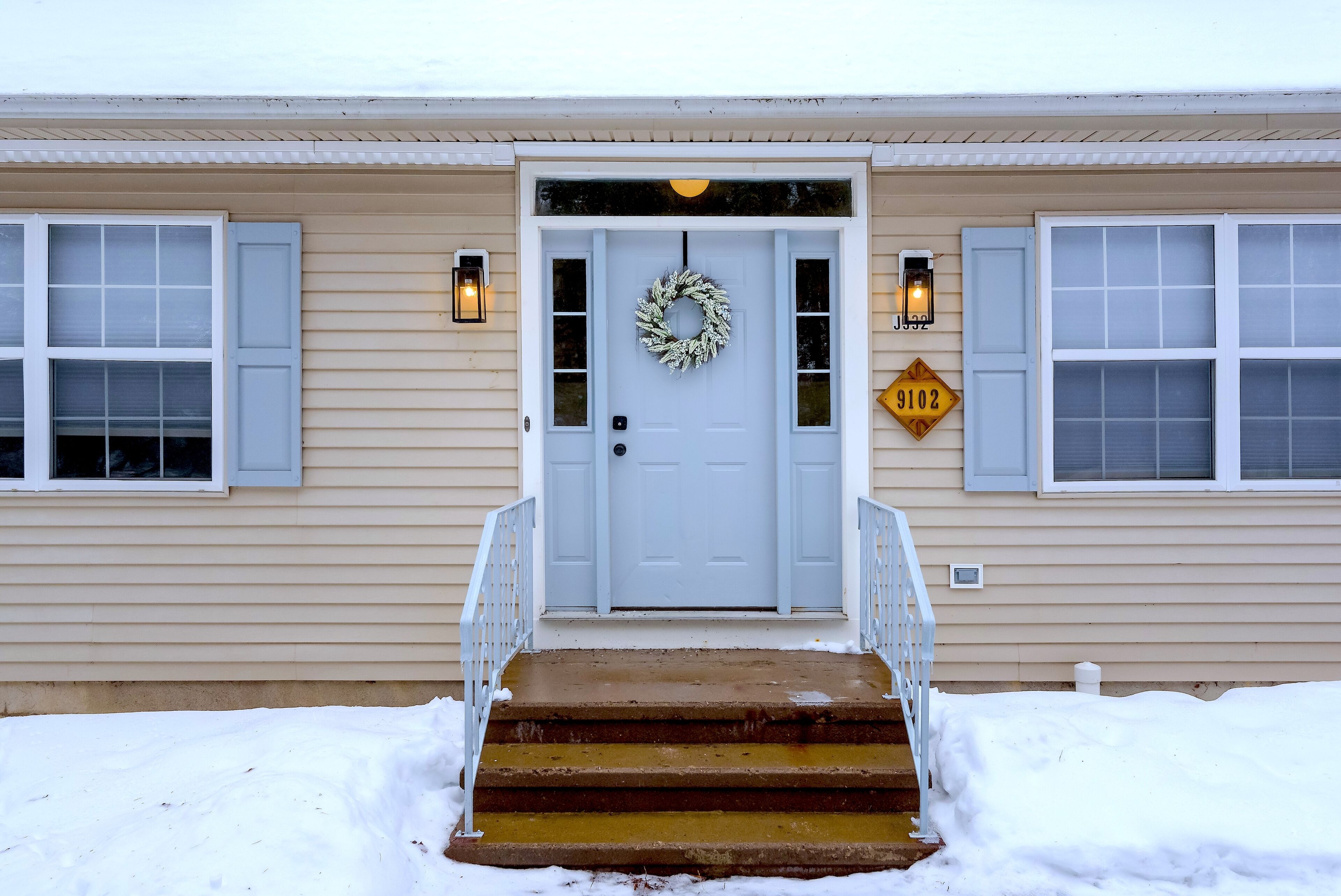 Private Hottub, Indoor Fire Place, Gated Community