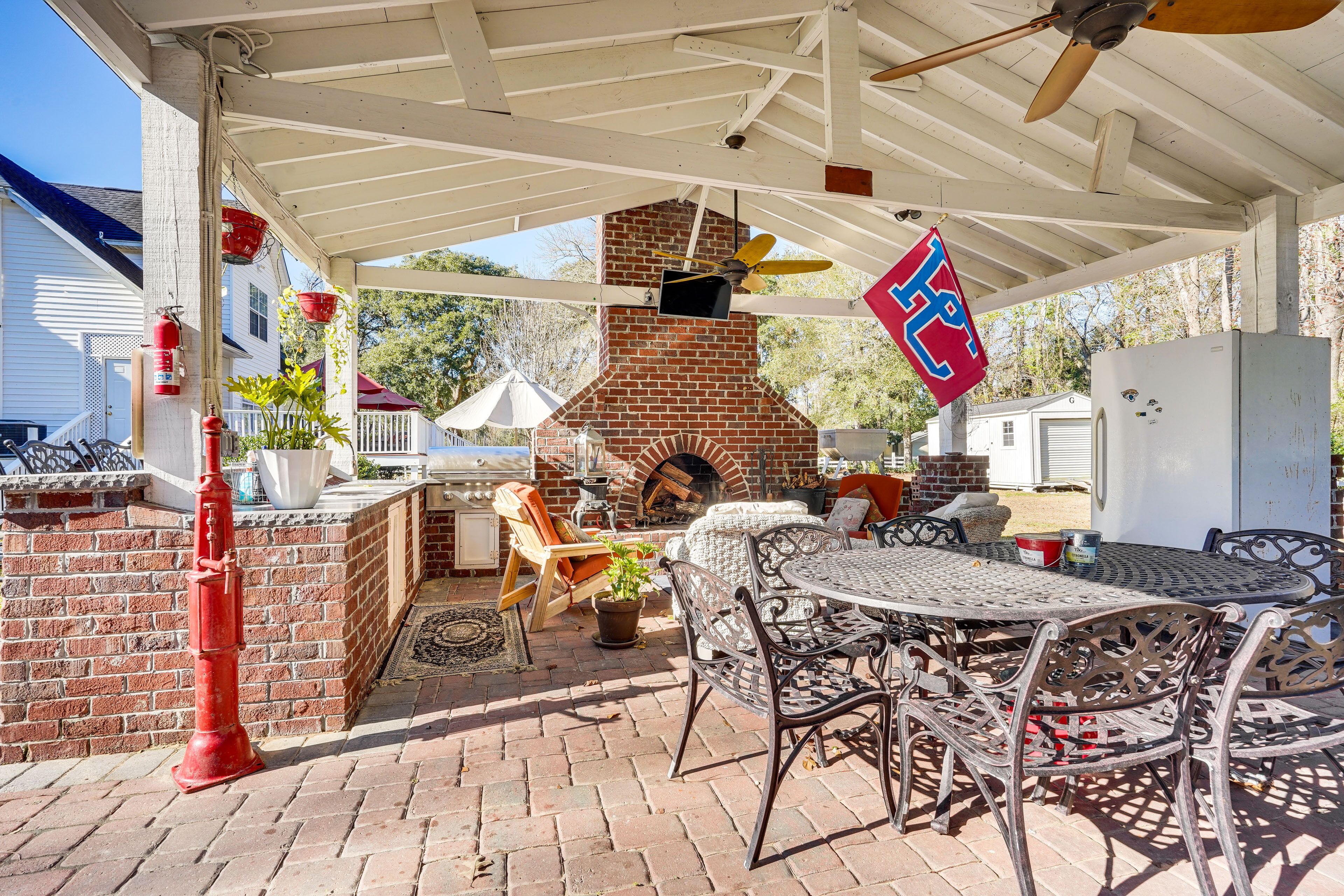 Charleston Home: Game Room, Large Deck & 2 Grills!