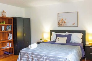 3 makuuhuonetta, silitysrauta/-lauta, Wi-Fi, vuodevaatteet