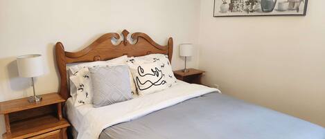 1 habitación, tabla de planchar con plancha, wifi y ropa de cama