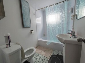 Shower, hair dryer - Logis near university, parking & Wi-Fi (Rouyn-Noranda)