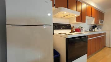 Fridge, microwave, coffee/tea maker, cookware/dishes/utensils