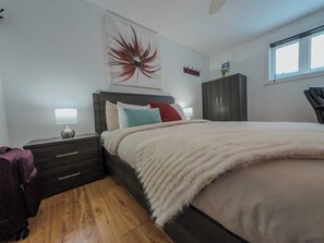 1 bedroom, iron/ironing board, WiFi, bed sheets - Logis near university, parking & Wi-Fi (Rouyn-Noranda)