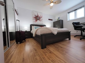 1 bedroom, iron/ironing board, WiFi, bed sheets - Logis near university, parking & Wi-Fi (Rouyn-Noranda)